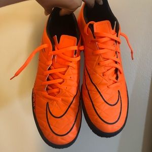 Man soccer shoes/ hypervenom